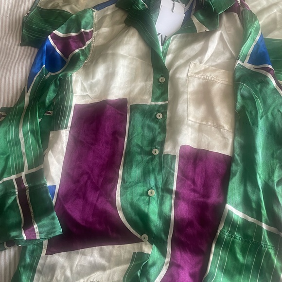 Zara pattern silk shirt and pants
Only the Med set is available - Picture 7 of 8